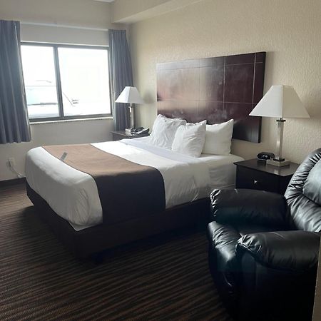 Cobblestone Inn & Suites - Denison | Oak Ridge Bagian luar foto