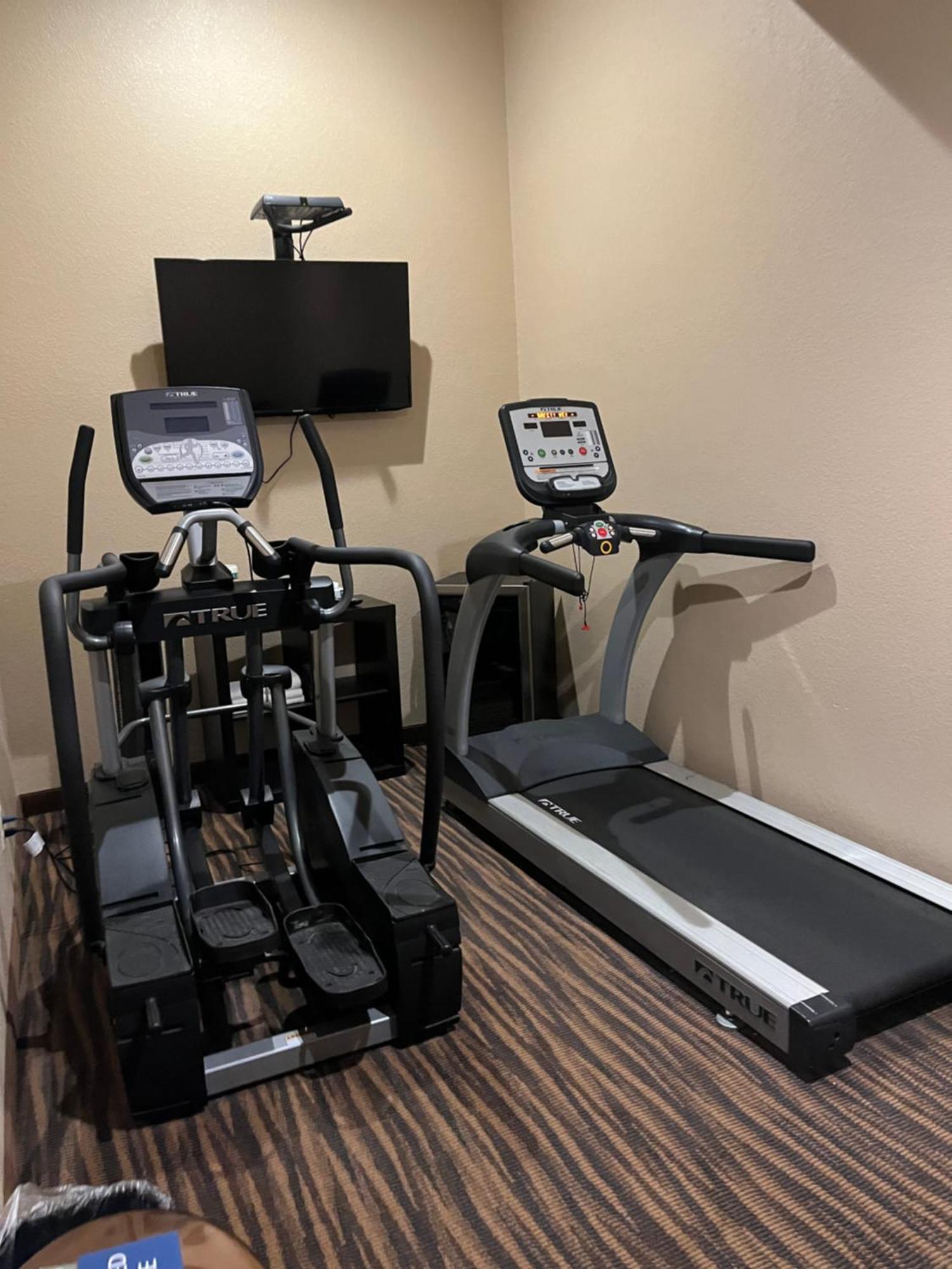 Cobblestone Inn & Suites - Denison | Oak Ridge Bagian luar foto