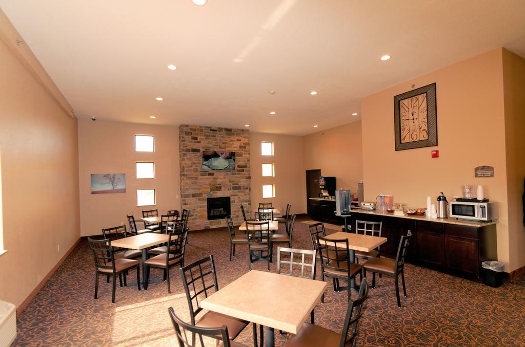 Cobblestone Inn & Suites - Denison | Oak Ridge Bagian luar foto