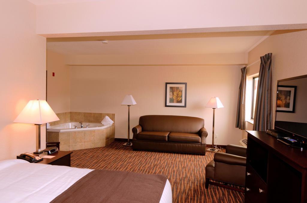 Cobblestone Inn & Suites - Denison | Oak Ridge Bagian luar foto