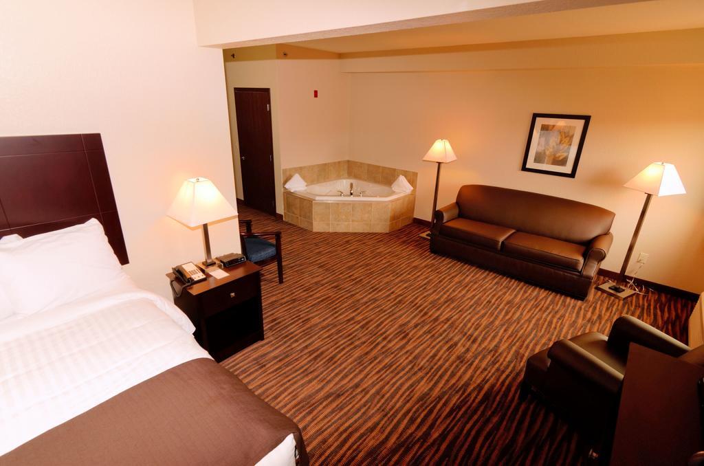 Cobblestone Inn & Suites - Denison | Oak Ridge Ruang foto