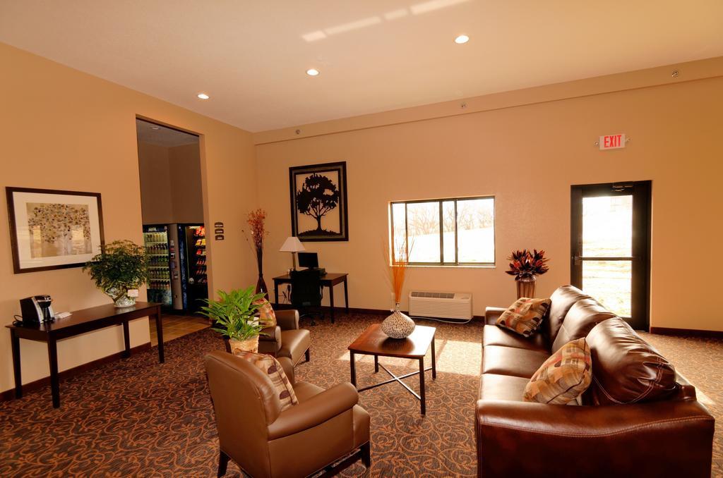 Cobblestone Inn & Suites - Denison | Oak Ridge Bagian luar foto