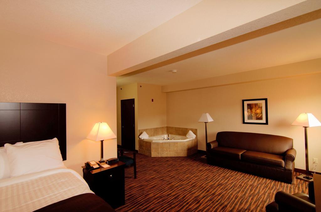 Cobblestone Inn & Suites - Denison | Oak Ridge Bagian luar foto