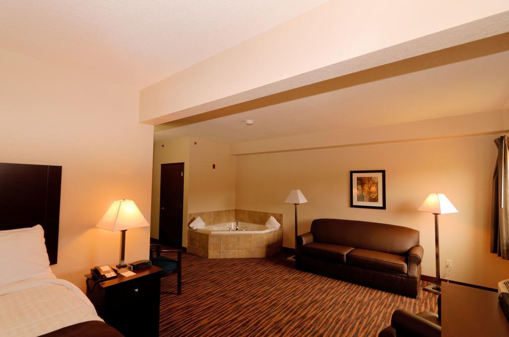 Cobblestone Inn & Suites - Denison | Oak Ridge Bagian luar foto
