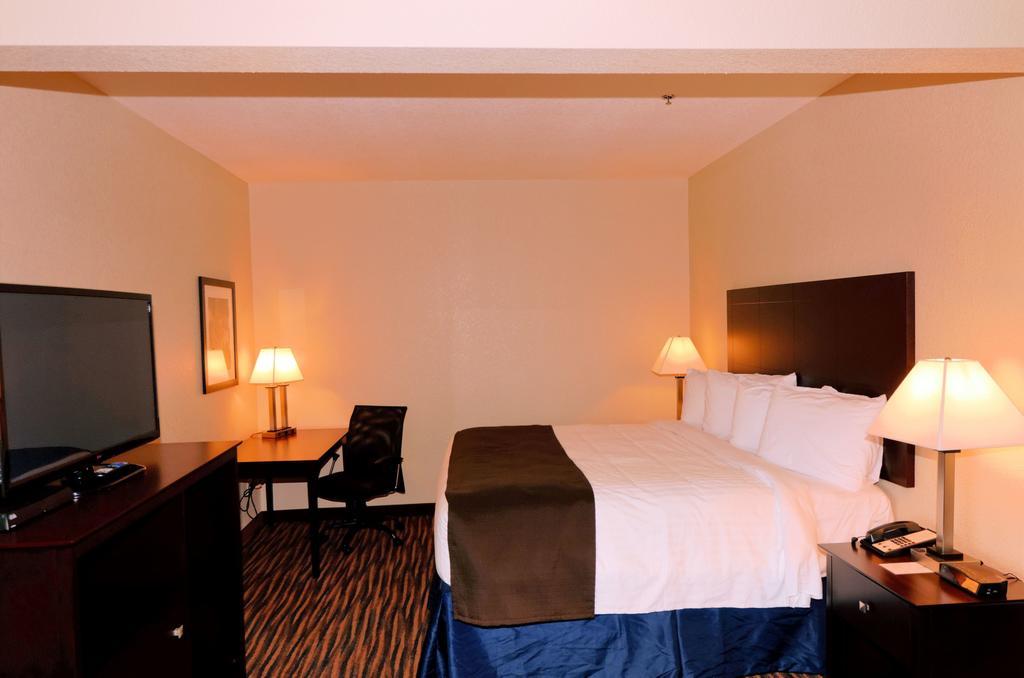 Cobblestone Inn & Suites - Denison | Oak Ridge Bagian luar foto