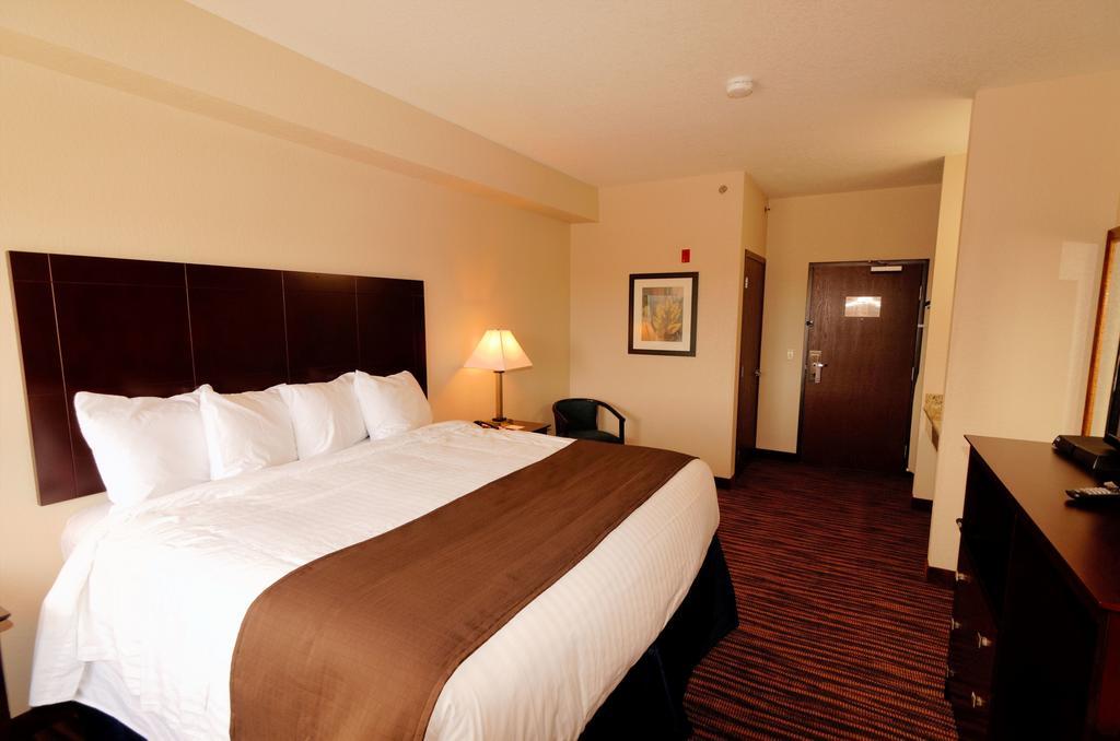 Cobblestone Inn & Suites - Denison | Oak Ridge Bagian luar foto