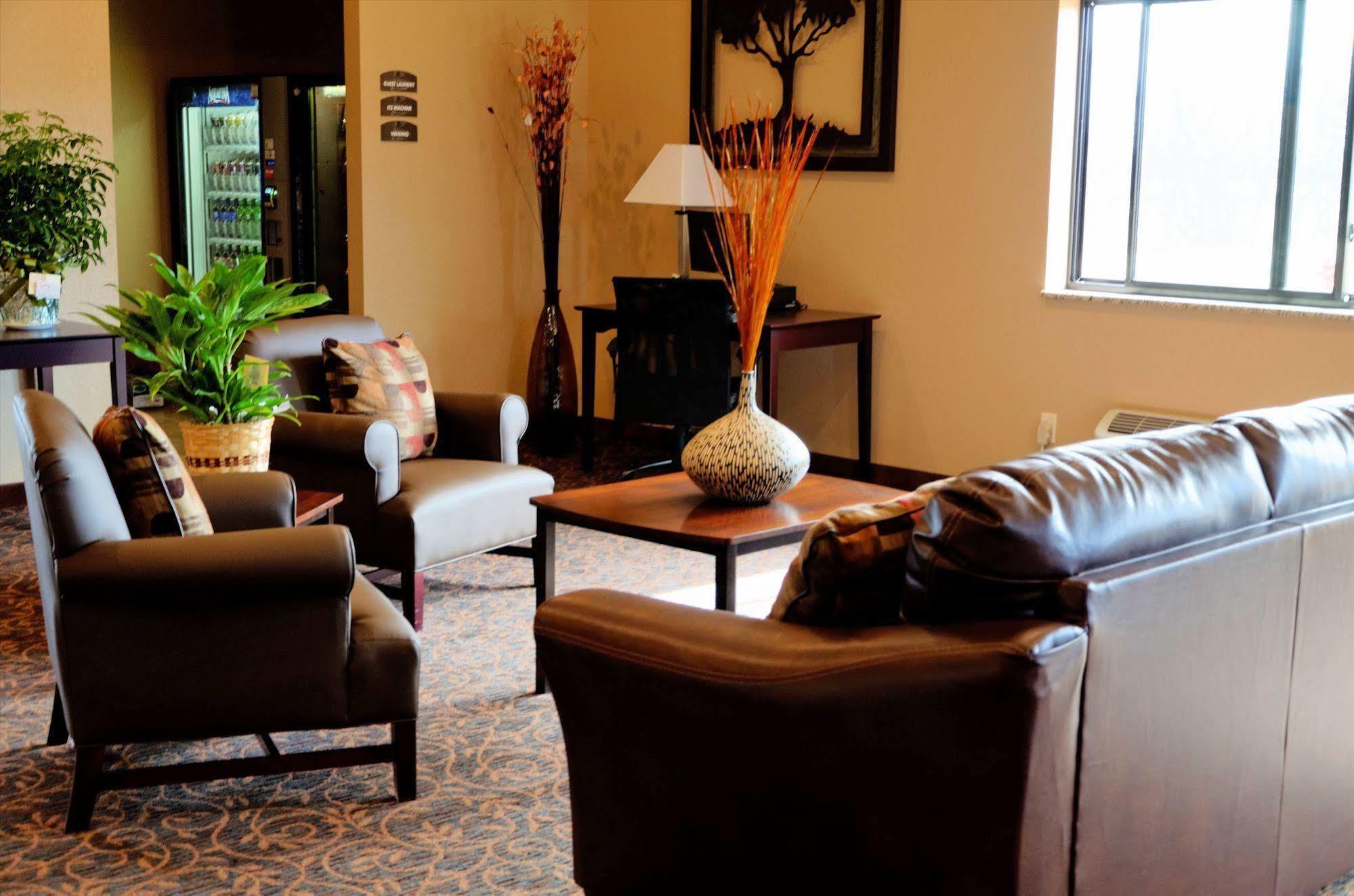 Cobblestone Inn & Suites - Denison | Oak Ridge Bagian luar foto