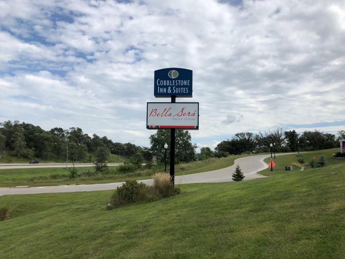 Cobblestone Inn & Suites - Denison | Oak Ridge Bagian luar foto