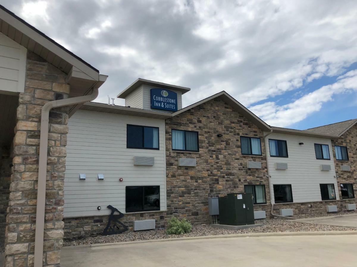 Cobblestone Inn & Suites - Denison | Oak Ridge Bagian luar foto