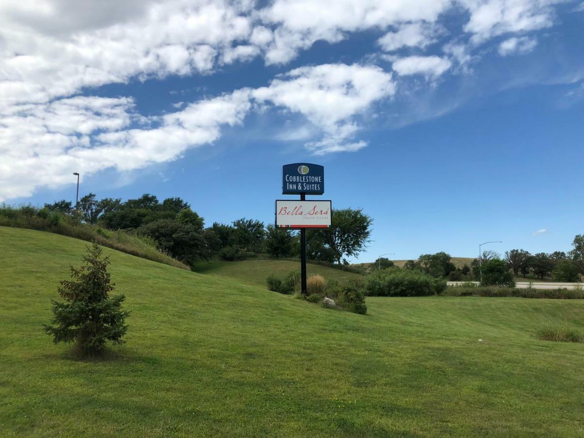 Cobblestone Inn & Suites - Denison | Oak Ridge Bagian luar foto