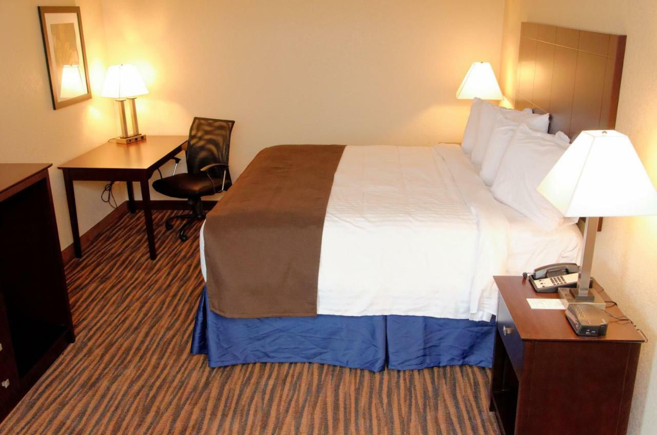 Cobblestone Inn & Suites - Denison | Oak Ridge Bagian luar foto