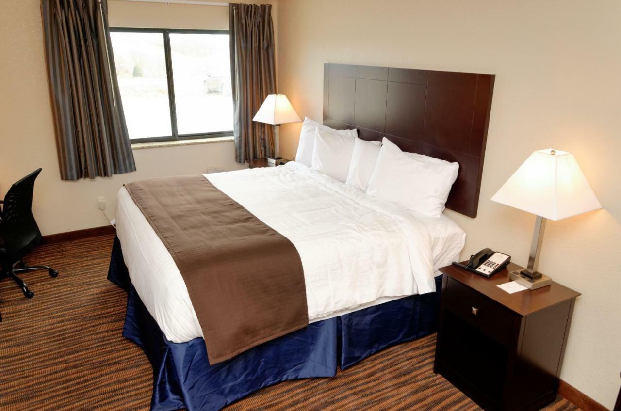 Cobblestone Inn & Suites - Denison | Oak Ridge Bagian luar foto